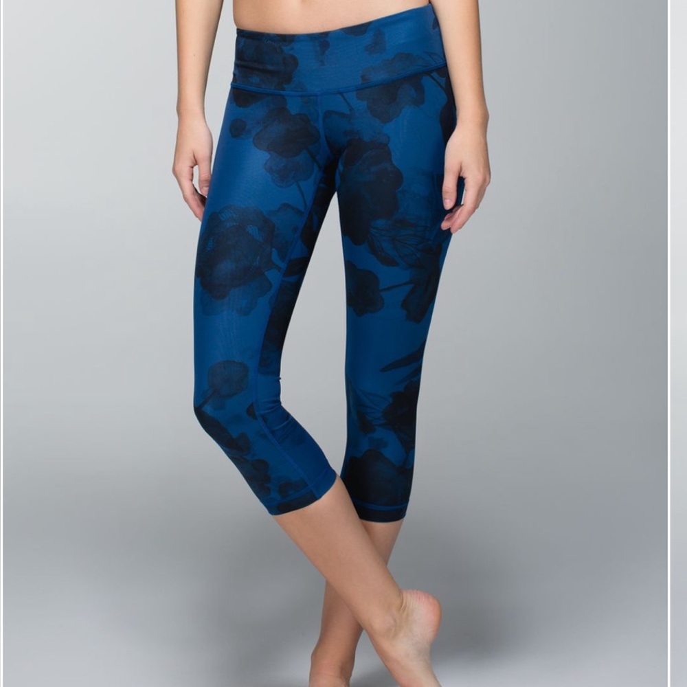 Lululemon Athletica Wunder Under Crop size 4
